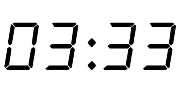 03:33 – Significado e interpretação da hora tripla